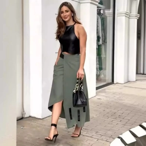 Tenue Femme Mode Crop Top Dos Nu en Cuir PU et Jupe Midi Irrégulière Vert Olive Tenues Streetwear Élégantes