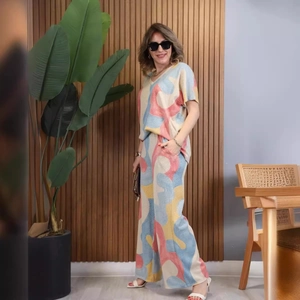 Women's 2-piece set with V-neck short sleeve top and wide-leg pants in abstract colorful print
