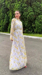Robe longue en mousseline fleurie à manches longues avec ceinture style français