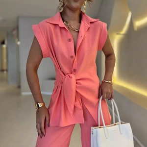 Ensemble femme corail deux pièces avec chemise à nouer et pantalon décontracté chic en lin