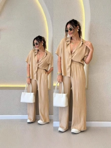 Women's 2-piece pleated set with short sleeve button shirt and high waist wide leg pants