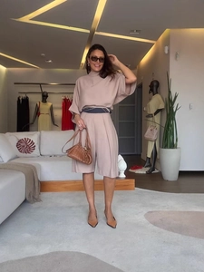 Ensemble chic haut manches chauve-souris et short taille haute en rose poudré