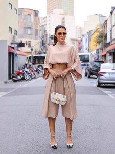 Ensemble chic haut uni à manches chauve-souris et short taille haute en couleur kaki