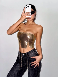 Haut sexy en maille métallique dorée avec franges à paillettes pour soirée festive
