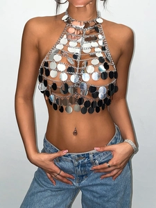 Haut licou sexy à paillettes argentées en disques métalliques pour un style de fête