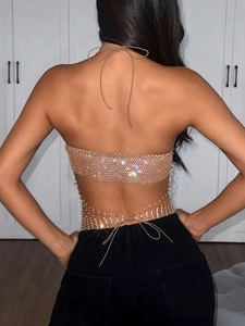 Funkelndes champagnerfarbenes Neckholder-Top mit rückenfreiem Strass-Kettendesign