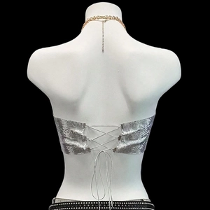 Haut tube sexy en sequins métalliques argentés avec lacets au dos pour soirées et rave