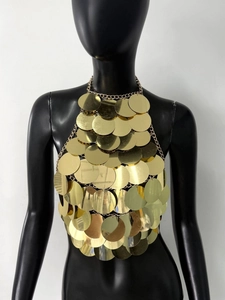 Top sexy con paillettes dorate e dischi metallici a catena per feste e serate