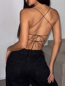 Sexy rückenfreies schwarzes Neckholder-Top mit Strass-Netz und dünnen Kreuzgurten