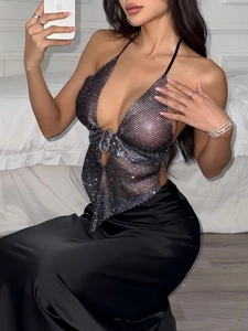 Haut licou sexy en résille avec strass et jupe longue en satin noir pour les festivals