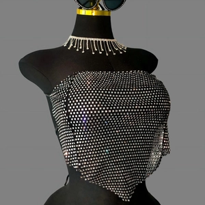 Top dos nu en maille métallique scintillante avec paillettes argentées pour soirée