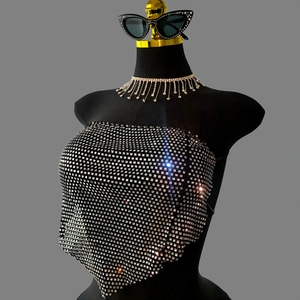 Haut tube scintillant en strass argentés avec licou et ourlet à franges pour fêtes