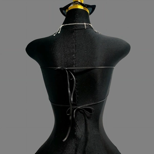 Haut sexy dos nu en mesh avec strass scintillants et détails de lacets à nœuds