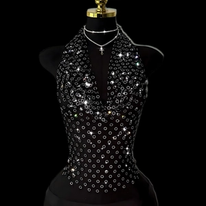 Funkelndes Strass-Netz-Neckholder-Top mit Kreuzhalskette für Partys und Musikfestivals