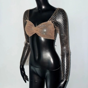 Détail du haut en résille à strass champagne avec soutien-gorge licou pour fête
