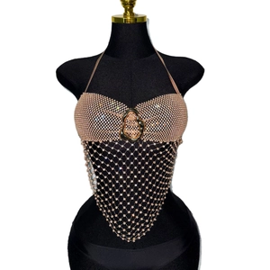 Haut licou étincelant en strass doré champagne avec anneau métallique et franges en résille