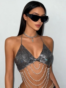 Haut licou à paillettes argentées avec chaînes de perles multicouches pour fête