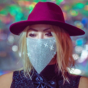 Sparkling rhinestone mesh face mask with burgundy fedora hat for party style