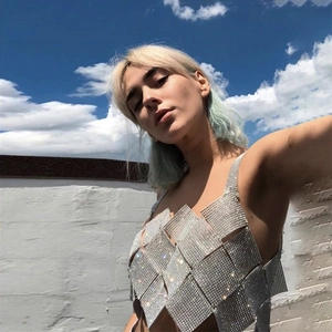 Top corto in strass argento con patchwork quadrato per feste e festival estivi