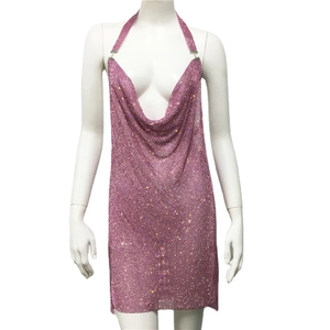 Mini robe dos nu rose à strass avec col bénitier et maille métallique sexy