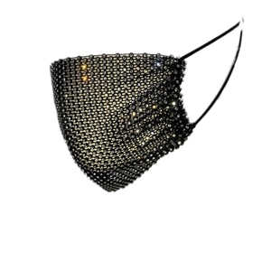 Masque en résille noire à la mode avec strass brillants et accents de rivets punk