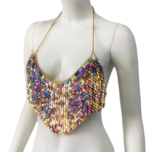 Top sexy à paillettes multicolores avec chaîne dorée pour festival fête et soirée rave