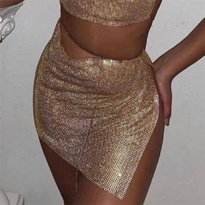 Ensemble sexy deux pièces jupe mini dorée avec strass et haut licou pour club