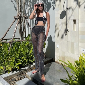 Pantaloni a rete con strass scintillanti per feste da donna in uno stile trasparente nero