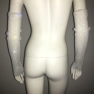 Détails des manches résille à strass brillants pour soirée et style clubbing