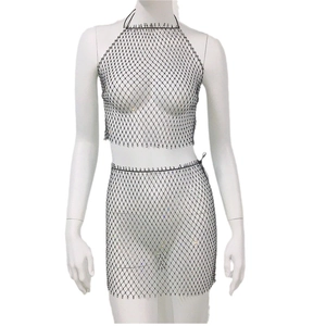 Funkelndes schwarzes Strass-Fischnetz-Set mit Neckholder-Top und Minirock