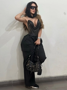 Ensemble haut à paillettes noires avec bandana assorti et pantalon cargo femme