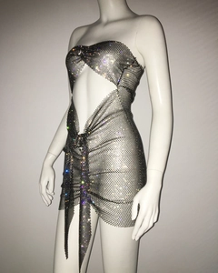 Detalle del vestido de malla con diamantes plata negro y patrón de lentejuelas brillo