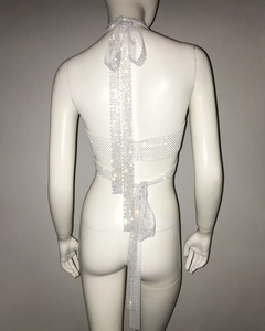 Dettaglio del top all'americana con strass argento con lacci posteriori e frange brillanti