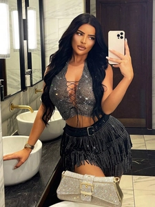 Ensemble haut dos nu noir et jupe à franges en strass pour soirées glamour