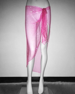 Detail eines rosa Strass-Netzwickelrockes mit schimmerndem Mesh und seitlichen Bändern