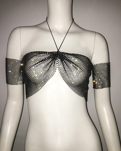Détail du haut licou en résille avec strass et manches assorties pour la fête