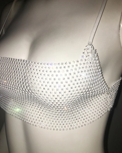 Nahaufnahme des weißen Strass-Korsett-Tops mit dünnen Trägern für Party-Musikfestivals