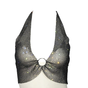 Débardeur licou sexy en maille avec strass et anneau métallique noir brillant