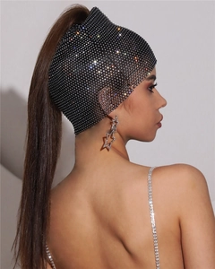 Détail d'un bandeau résille noir avec strass brillants et maille élastique élégante