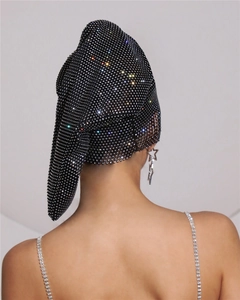 Vue détaillée du foulard en résille noire avec strass scintillants pour fêtes