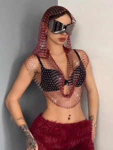 Rotes Netz-Kapuzentop mit Strasssteinen für Musikfestivals und auffällige Party-Outfits