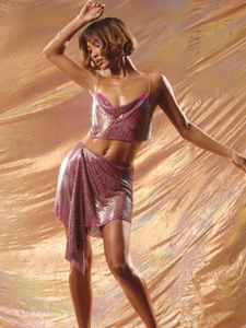 Ensemble sexy deux pièces en paillettes métalliques roses avec haut V et mini-jupe