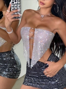 Haut court sexy en strass argentés et jupe moulante à paillettes pour soirée festive