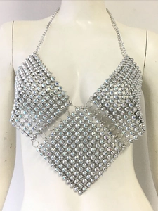 Haut licou étincelant en strass argenté avec maille de chaîne pour festivals de musique