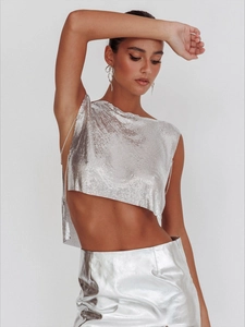 Haut court chic en maille métallique argentée avec paillettes et ourlet asymétrique femme