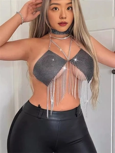 Haut sexy dos nu en résille avec strass et longues franges métalliques pour festivals