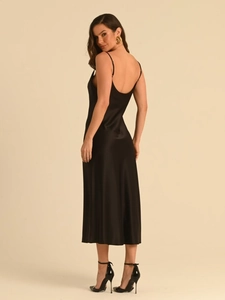 Elegante abito midi sottoveste in raso nero da donna con vestibilità slim e finitura setosa