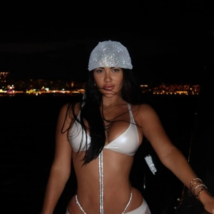 Coiffe en résille à strass étincelants et ensemble bikini brillant pour fête de festival