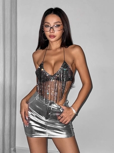Haut licou sexy à franges en strass et mini-jupe argentée pour les fêtes et festivals de musique
