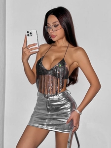 Haut licou noir sexy à franges de strass et jupe métallique argentée pour fête de festival